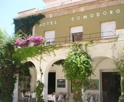 康莫多罗酒店，位于波尔特沃的酒店