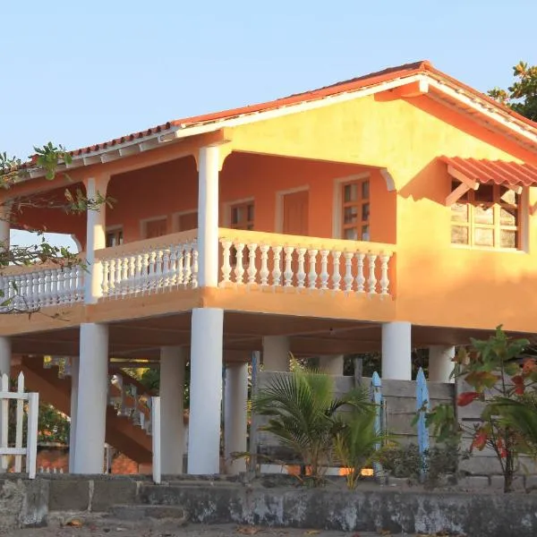Sunset Waves House，位于El Tránsito的酒店