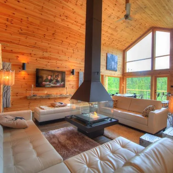 Le Val d'Isère - Les Chalets Spa Canada，位于拉马巴耶的酒店