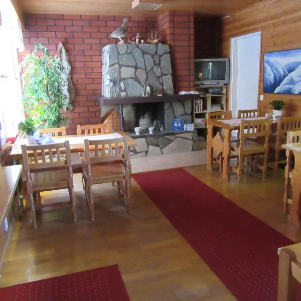 Ruska Bed & Breakfast，位于Jurmu的酒店