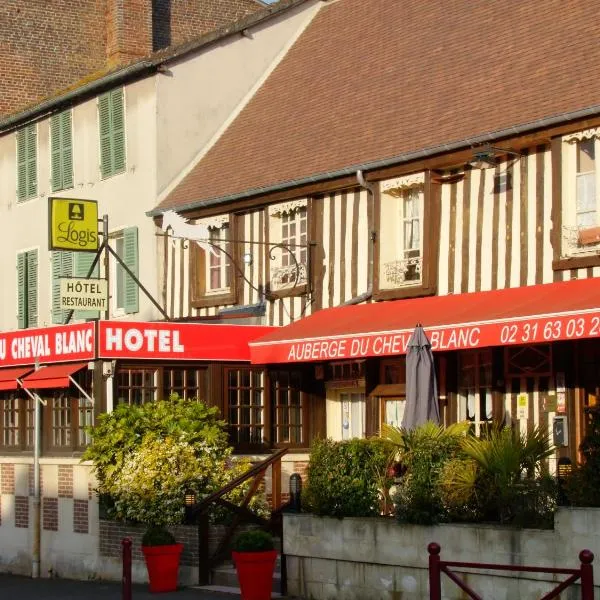 白马客栈，位于Saint-Julien-le-Faucon的酒店
