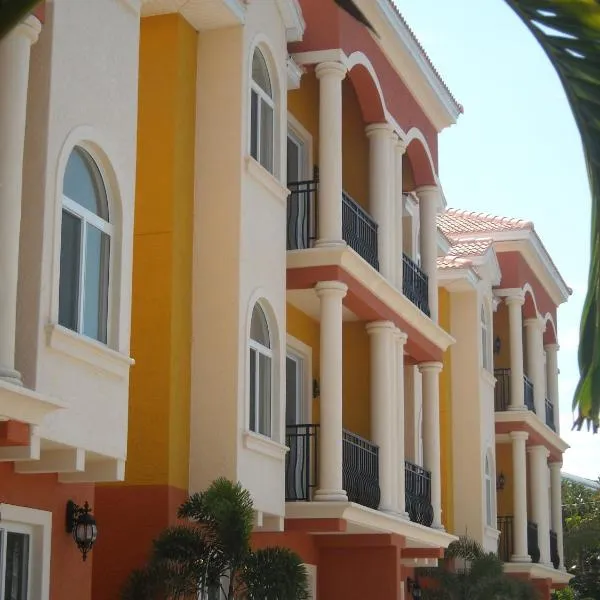 Beach and Bay MediterraneanTownhouse，位于Seminole的酒店