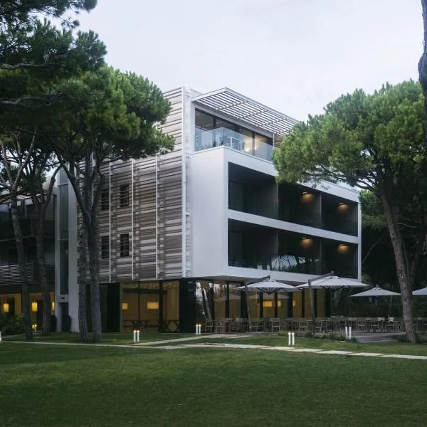 Hotel Mediterraneo Suite&Residence，位于利多迪耶索罗的酒店