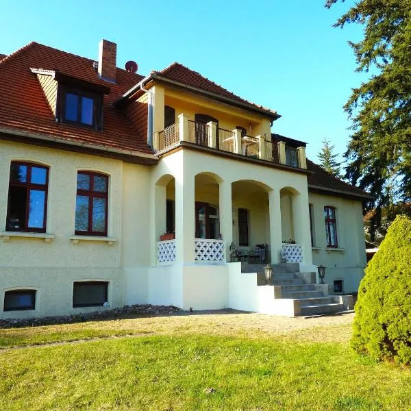 Ferienwohnung Villa am Haussee，位于费尔德伯格的酒店