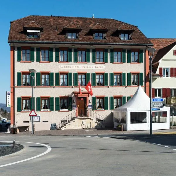 维斯克鲁兹餐厅酒店，位于Laufen的酒店