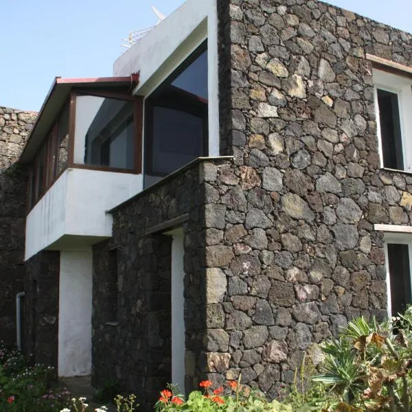 Dos Violetas，位于莫卡诺尔的酒店