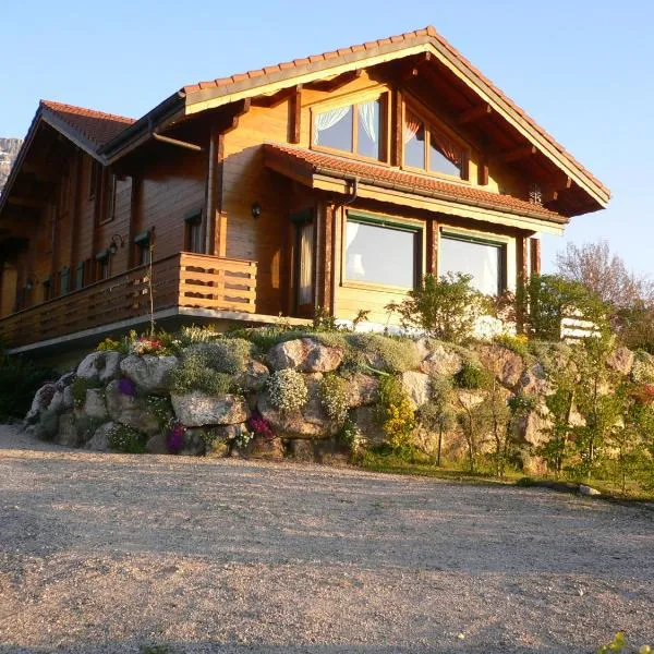 Chalet Les Aigles，位于福龙河畔拉罗什的酒店