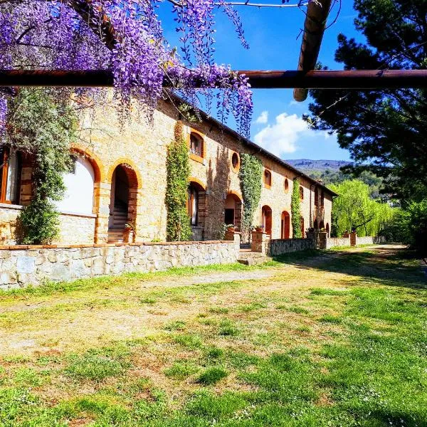 Agriturismo Antico Borgo Poggitazzi，位于罗洛·丘芬纳的酒店