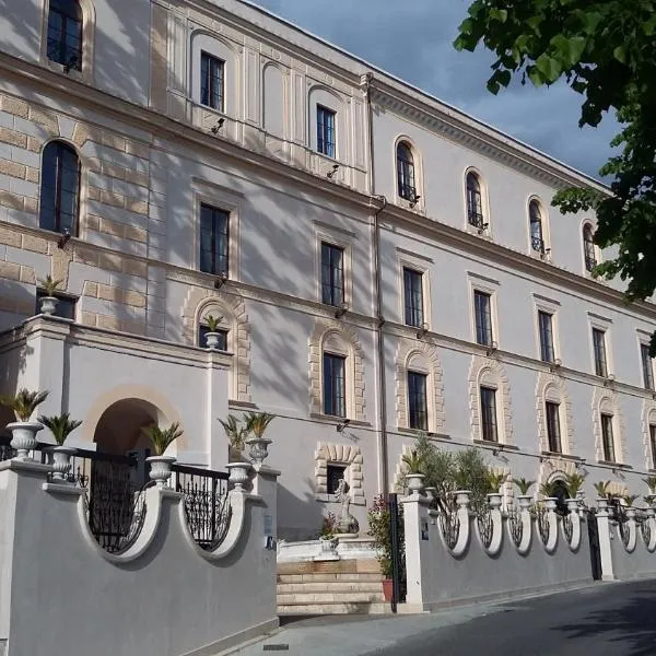 Palazzo Moraschi Subiaco，位于Camerata Vecchia的酒店