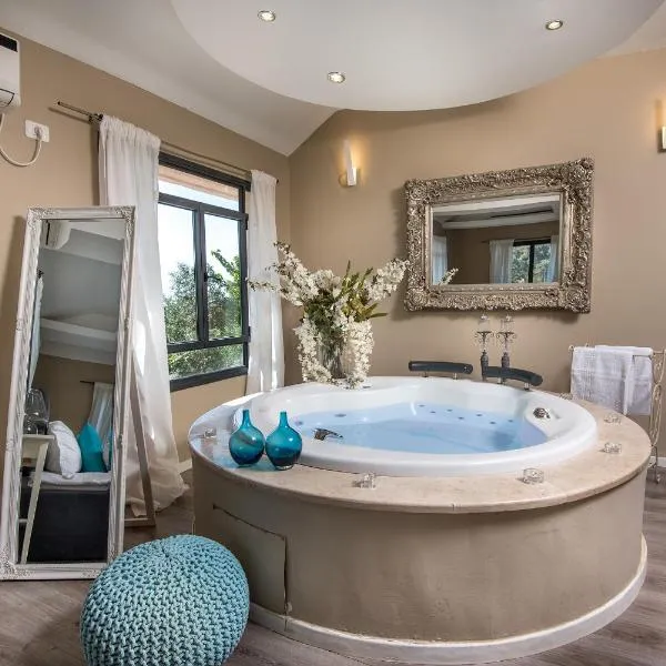 Champagne suites，位于Kefar Weradim的酒店