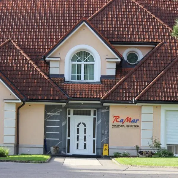 Apartmaji in sobe RaMar，位于Straža的酒店