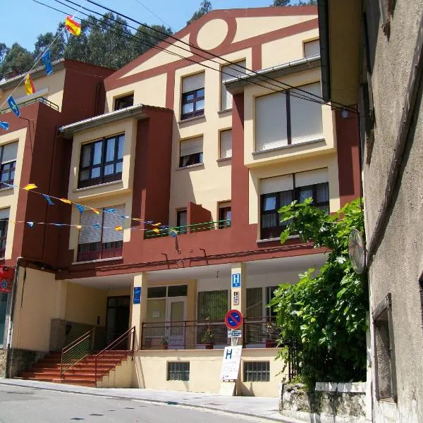 索尔德拉布兰卡酒店，位于Oviñana的酒店