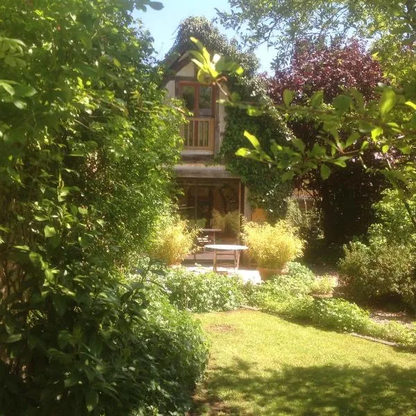 奥丰都加丁住宿加早餐旅馆，位于Montreuil-en-Caux的酒店