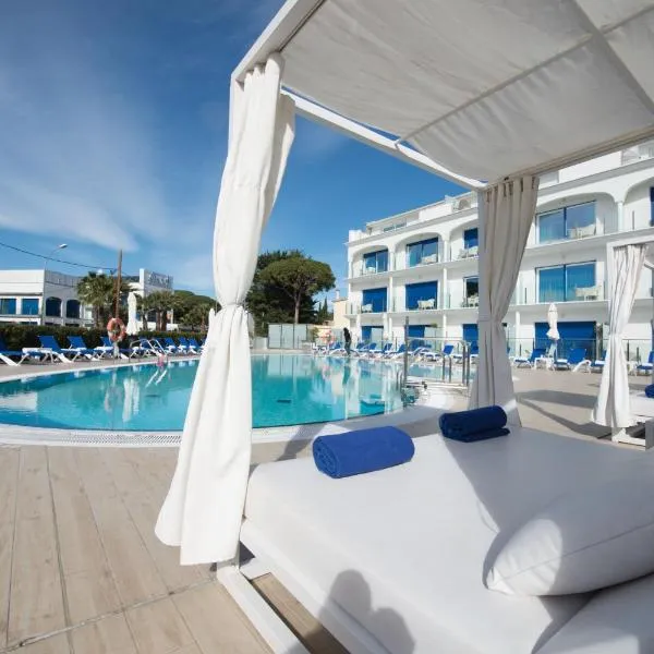 马思德地中海Spa公寓式酒店，位于卡斯特尔德费尔斯的酒店