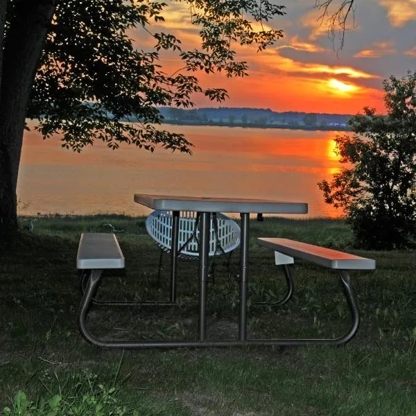 乐夏朗德汽车旅馆，位于Sorel的酒店