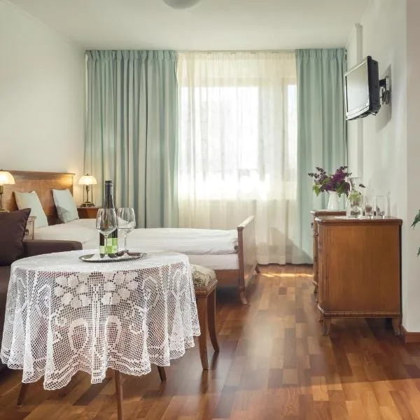 维纳斯维&维纳斯基多姆佩特拉托尔民宿，位于Blatnice的酒店