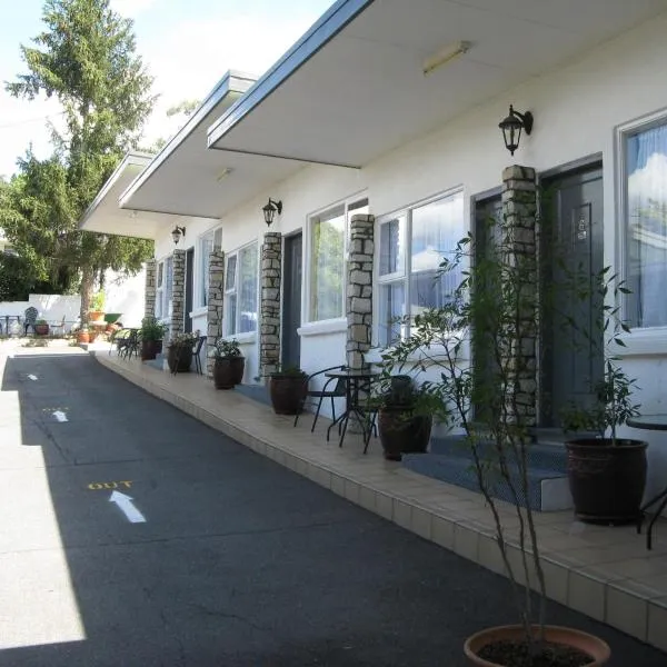 白色庄园汽车旅馆，位于库马的酒店