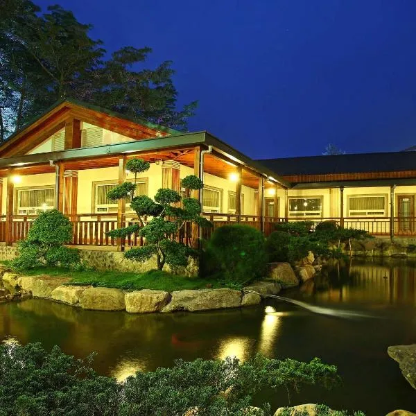 绿庄飞阁渡假会馆，位于鱼池乡的酒店