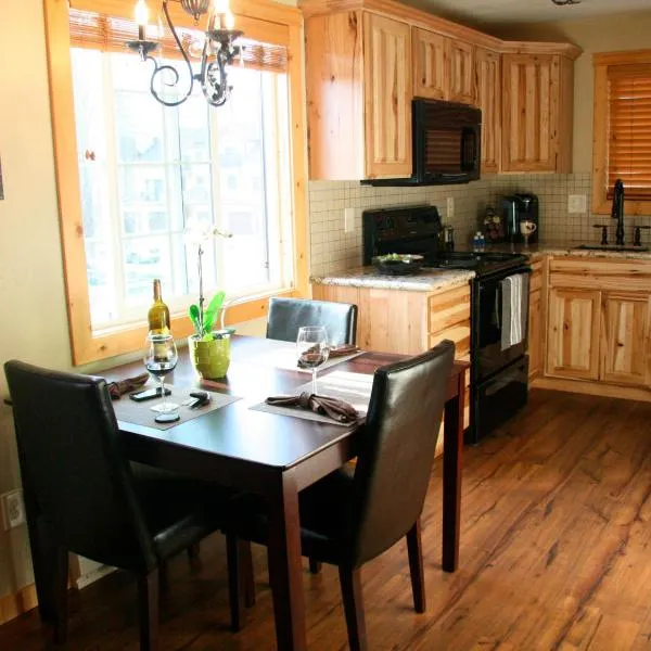 蒙大纳州风格市中心公寓，位于白鱼镇的酒店