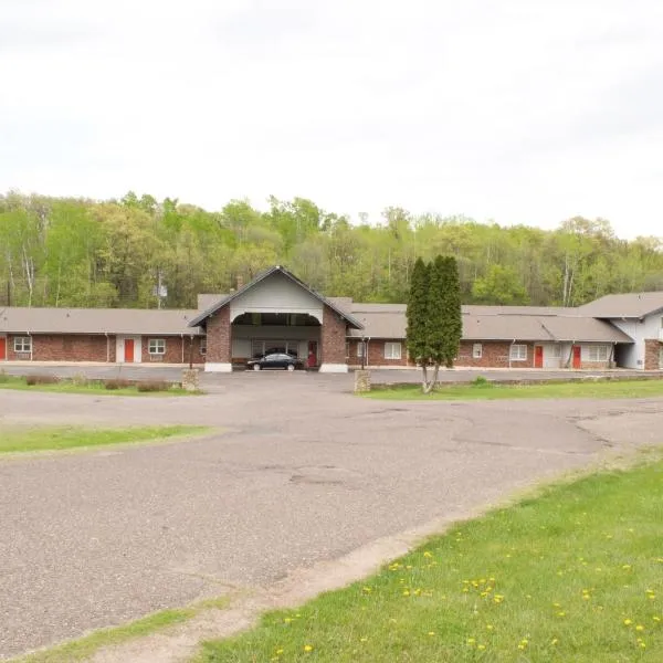 AmeriVu Inn & Suites - St Croix Falls，位于Balsam Lake的酒店