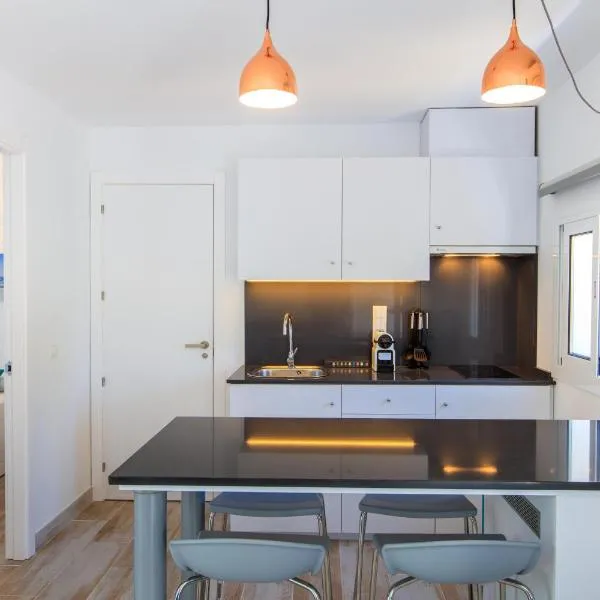Pinos Playa Suites，位于米乔尔海滩的酒店
