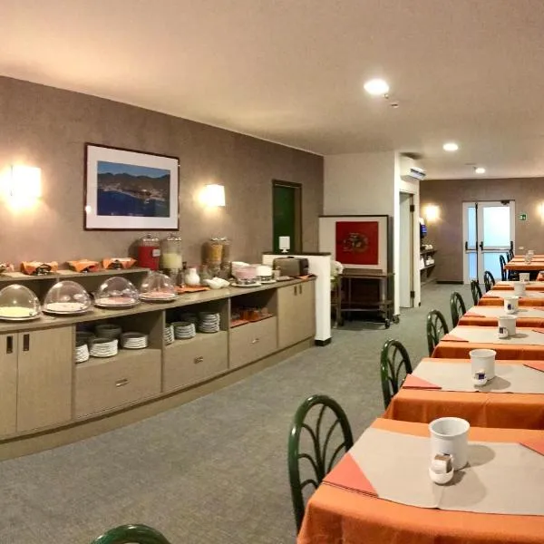 帕尔梅酒店，位于蒙特罗索阿尔马雷的酒店