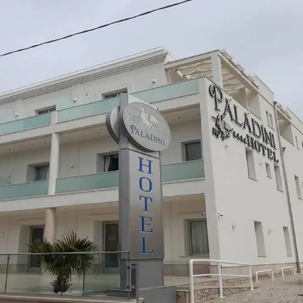 Hotel Paladini，位于切萨雷奥港的酒店