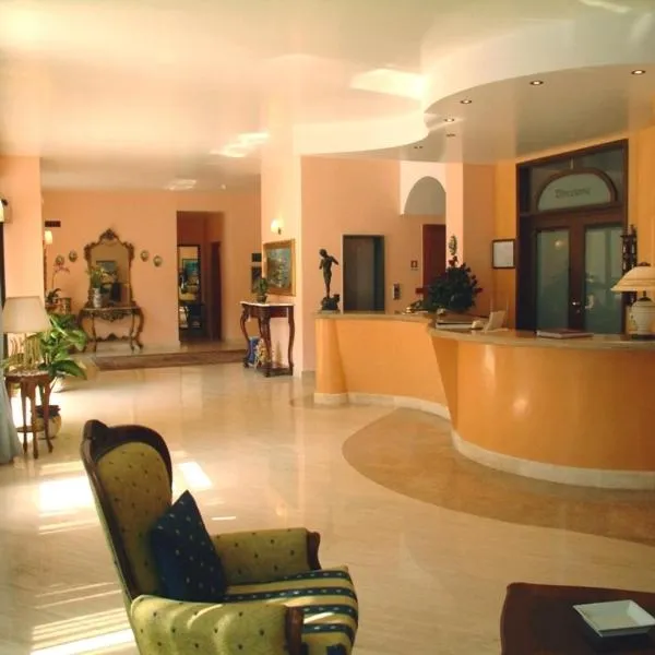新索尼亚酒店，位于圣塔马里亚迪卡斯特的酒店