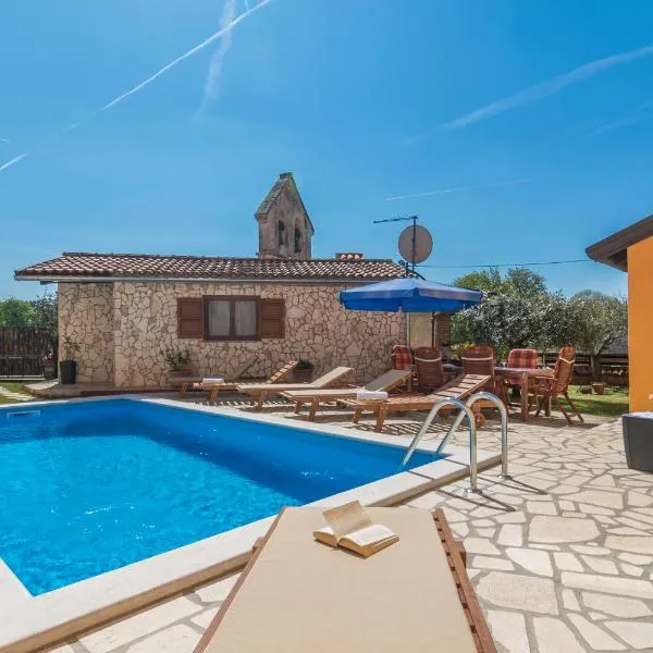 Apartmani Žiković，位于波雷奇的酒店