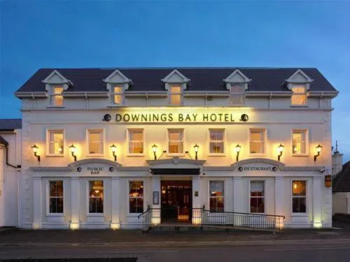 唐宁海湾酒店，位于Ballynashannagh的酒店