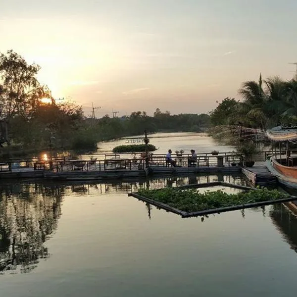 乡村湖景酒店，位于Ban Plai Na的酒店