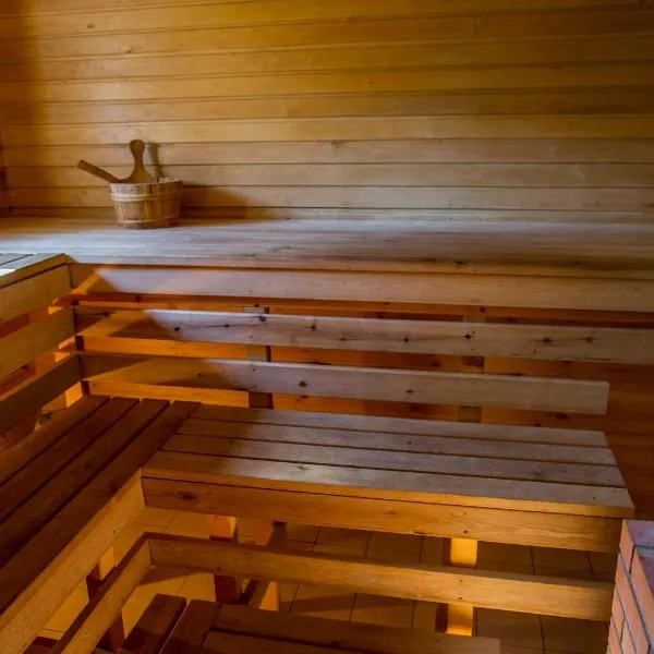Holiday Home with Sauna，位于Heltermaa的酒店