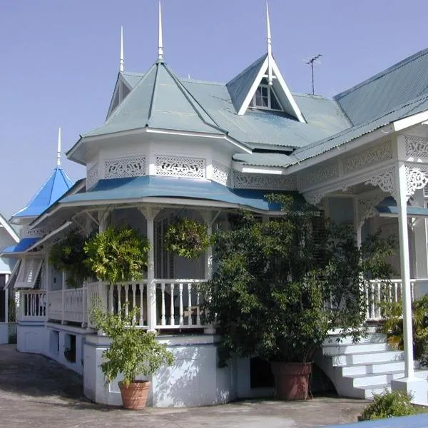 Trinidad Gingerbread House，位于Santa Cruz的酒店