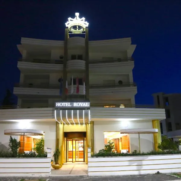 Hotel Royal，位于库佩洛的酒店