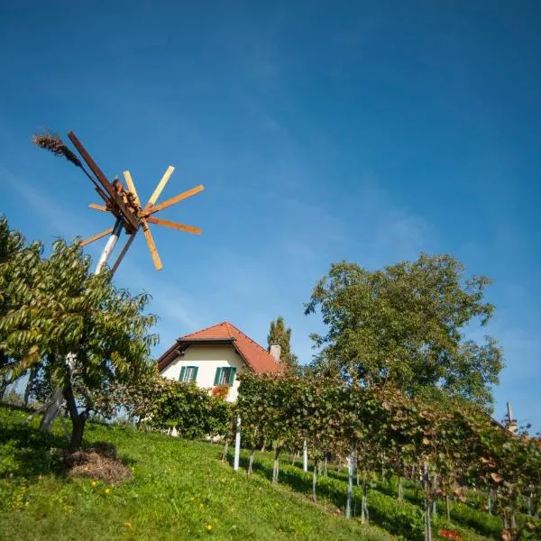 Weingut Leopold Dietrich，位于韦因地区拉奇的酒店