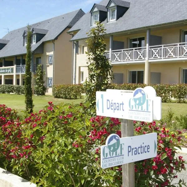 比考尔乐杜梅纳高尔夫乡村俱乐部度假酒店，位于Bourg-de-Bigorre的酒店