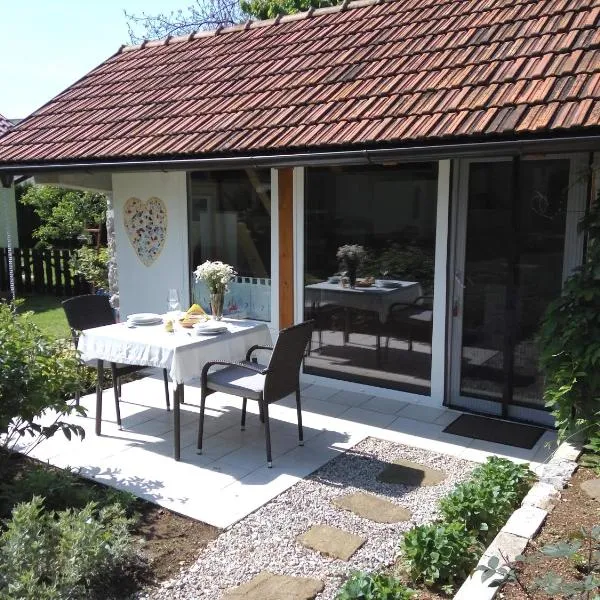 Tiny house with a big heart，位于波斯托伊纳的酒店