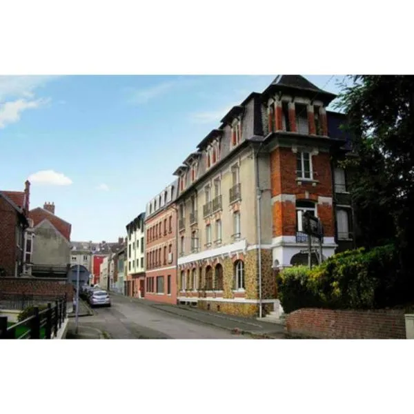 Auberge des Remparts，位于佩罗讷的酒店