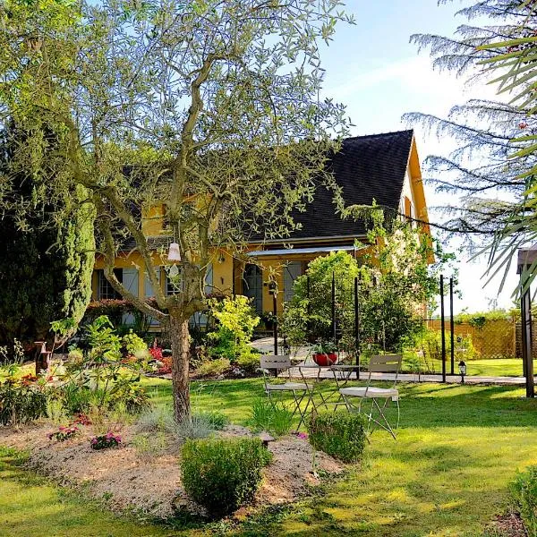Au Jardin de Lisa，位于Le Theil-sur-Huisne的酒店