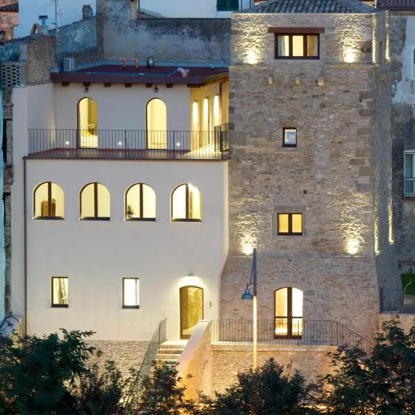 Torre della Loggia - Dimora Storica - Ortona，位于Villa Tucci的酒店