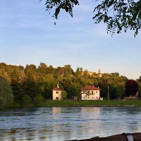 策马酒馆住宿加早餐旅馆，位于Castelletto的酒店