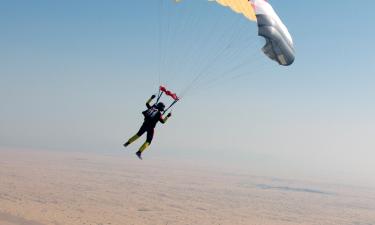 Skydive Dubai Desert Centre周边酒店