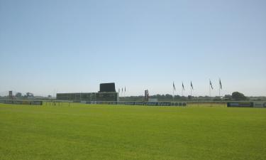 Kenilworth Racecourse周边酒店