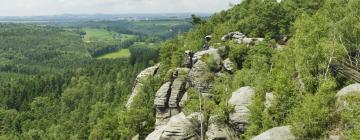 Czech-Saxon Switzerland的山林小屋