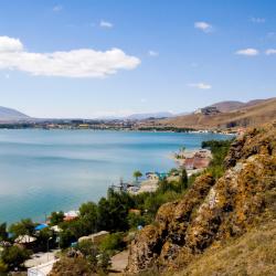 Sevan Lake 16家海滩短租房