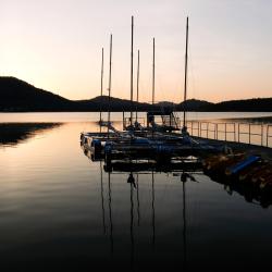 Macha Lake 91家带停车场的酒店