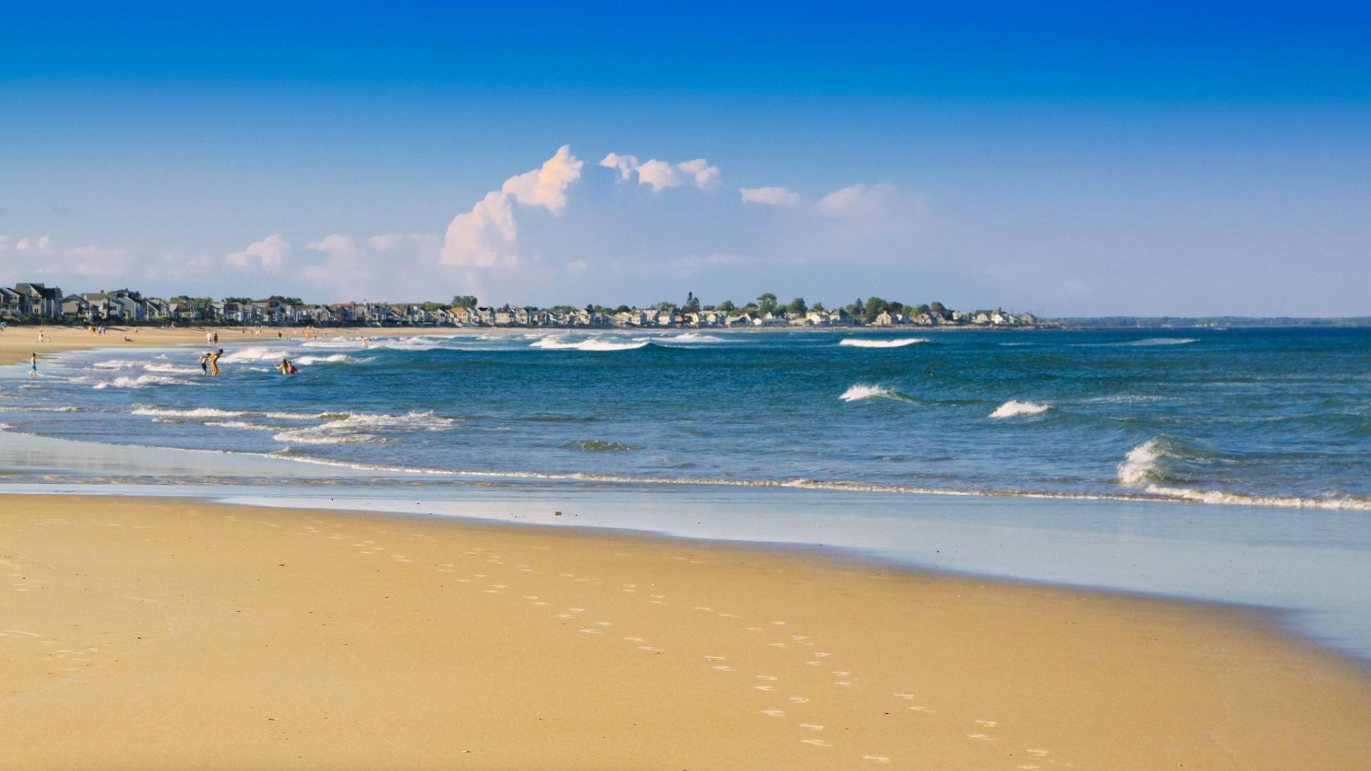 夏日的奥甘奎特海滩 - 全球精彩海滩目的地之一