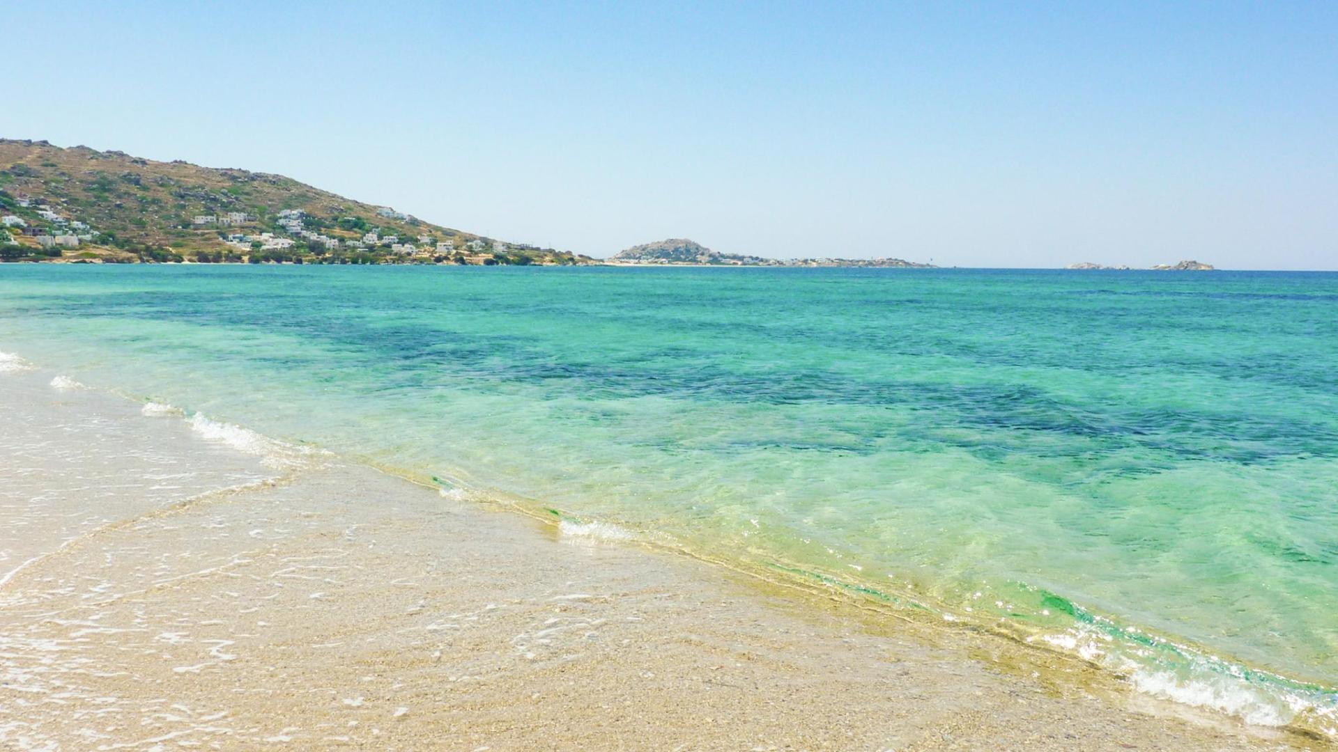 夏日的普拉卡海灘(plaka beach) - 全球精彩海滩目的地之一