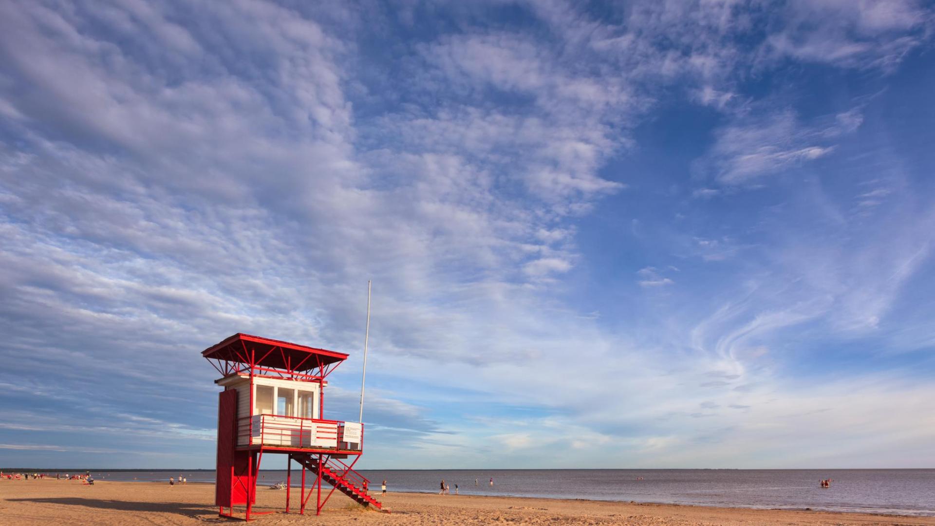 夏日的派尔努海滩(prnu beach) - 全球精彩海滩目的地之一