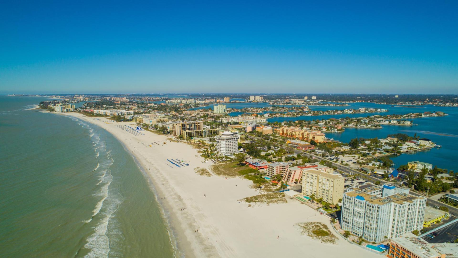 夏日的圣皮特海滩(st. pete beach) - 全球精彩海滩目的地之一